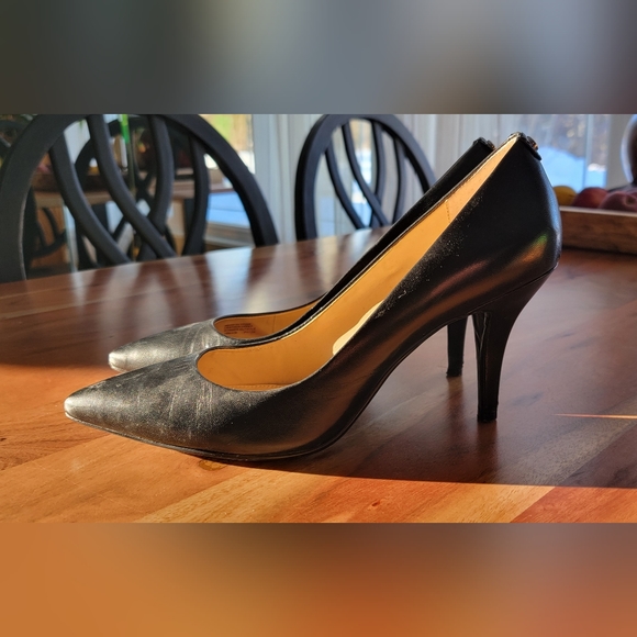 Michael Kors black leather shoes size 10m - Picture 2 of 3